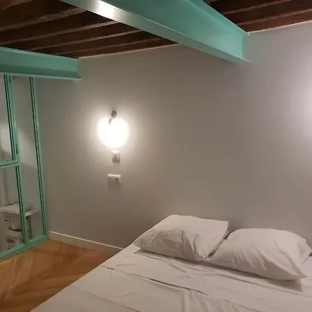 Apartment Le Marais Duplex - Steps From Pompidou Aldaro